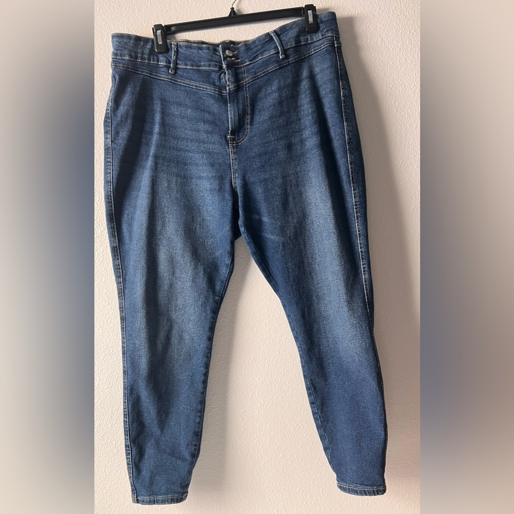 Forever 21 Women’s Comfortable Fitted Jeans, Color‎ blue, Size 18, NWOT